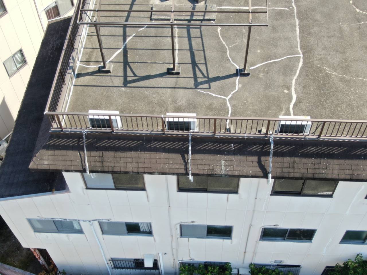 屋根工事にドローンをの参考画像